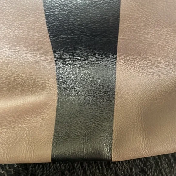 Madewell Leather Tote- Castle Rock. - Picture 5 of 5